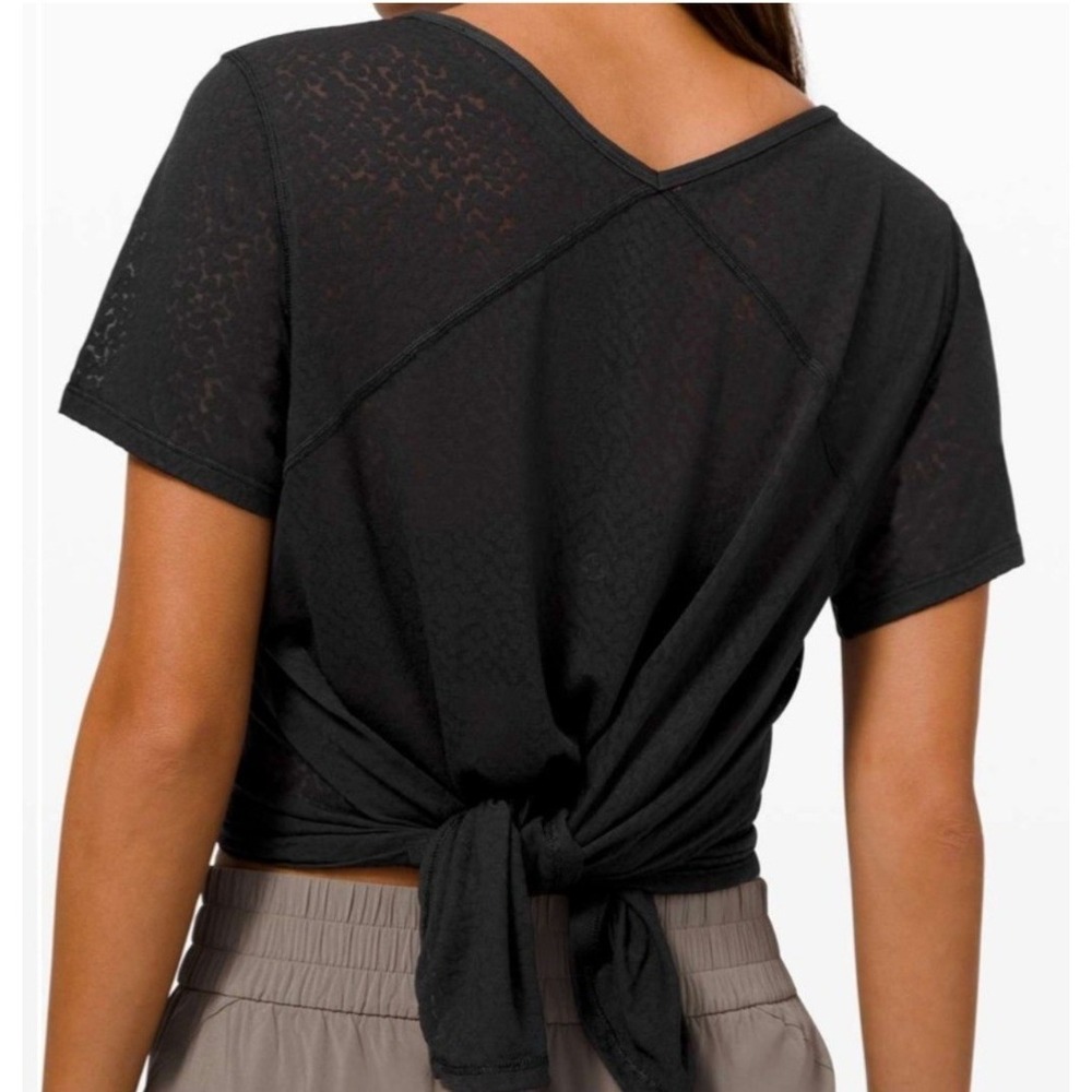 Lululemon Loop Around Tee Womens 4 Black Excellent Leopard Burnout Split Back